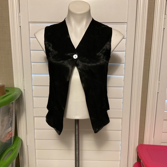 Elegant Black Women's Vest - Picture 1 of 8